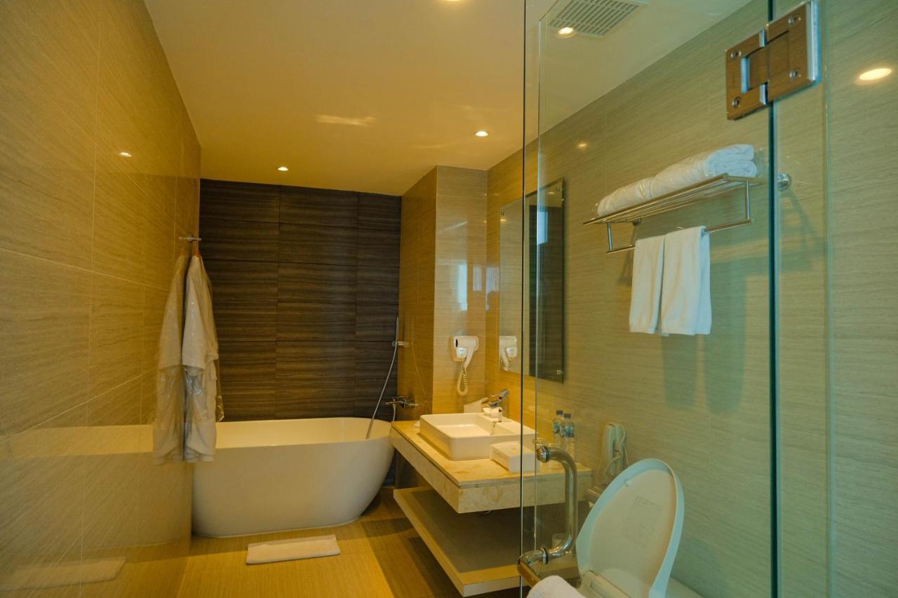 Platinum Adisucipto Hotel & Conference Center Kalasan Zewnętrze zdjęcie