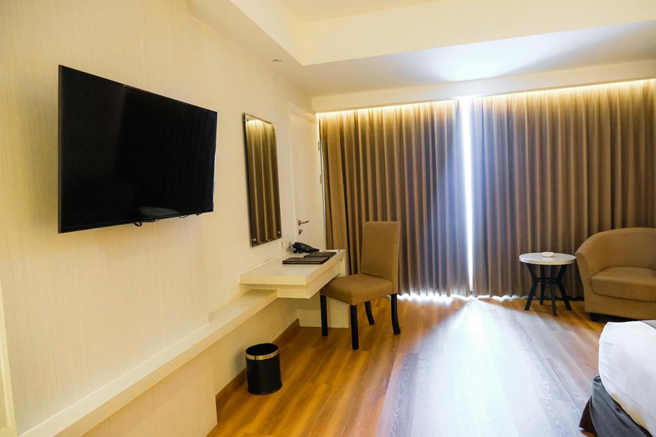 Platinum Adisucipto Hotel & Conference Center Kalasan Zewnętrze zdjęcie