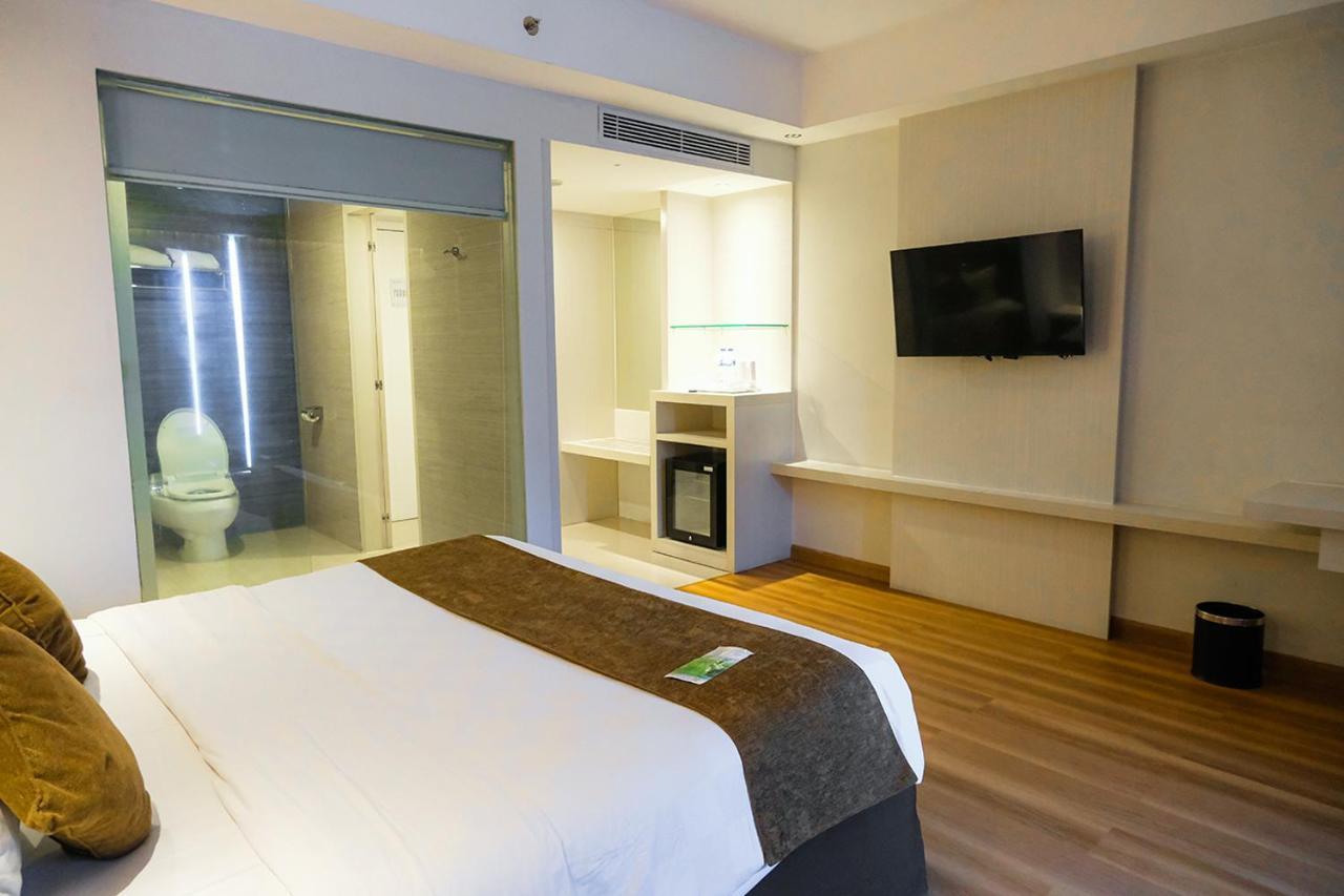 Platinum Adisucipto Hotel & Conference Center Kalasan Zewnętrze zdjęcie