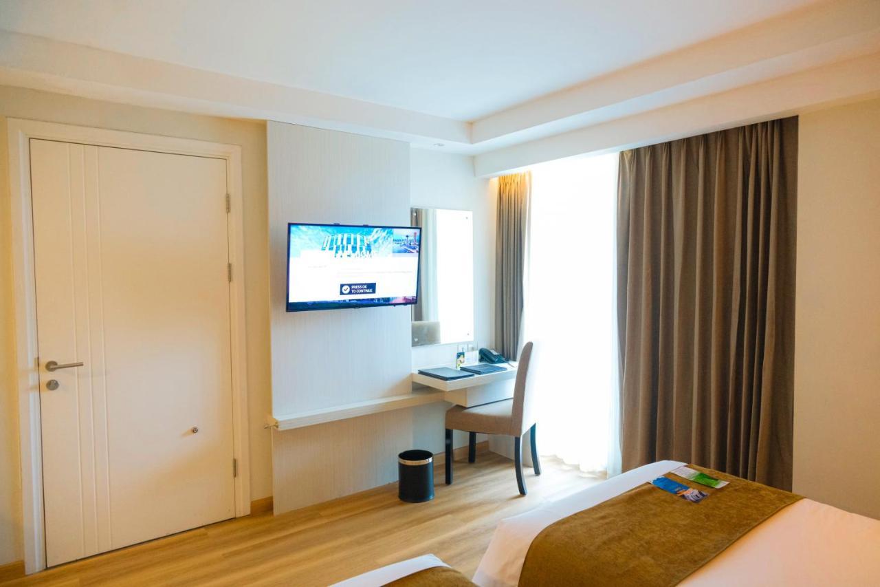 Platinum Adisucipto Hotel & Conference Center Kalasan Zewnętrze zdjęcie