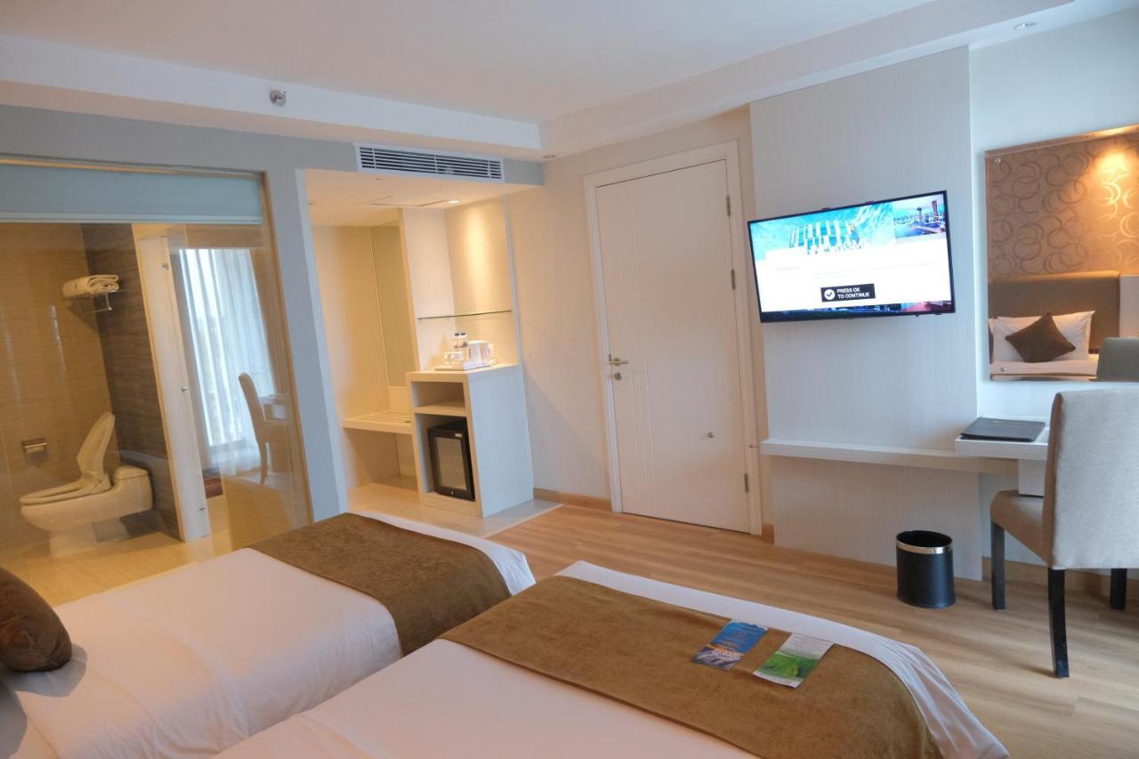 Platinum Adisucipto Hotel & Conference Center Kalasan Zewnętrze zdjęcie
