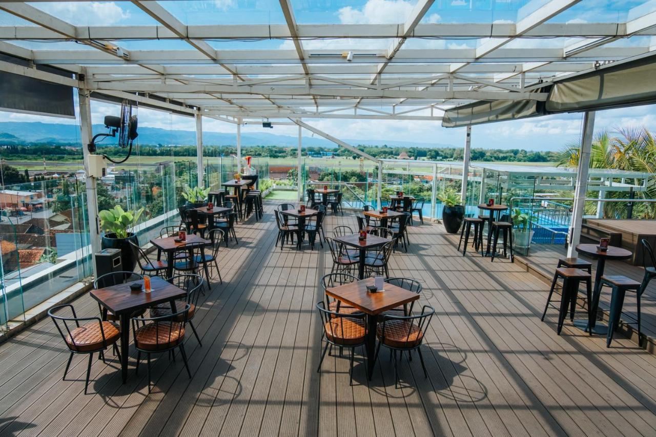 Platinum Adisucipto Hotel & Conference Center Kalasan Zewnętrze zdjęcie