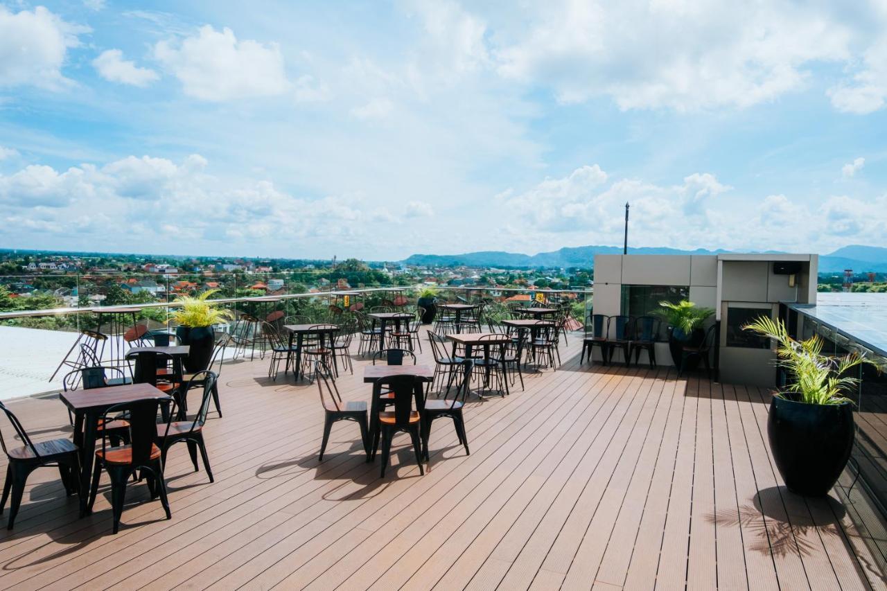 Platinum Adisucipto Hotel & Conference Center Kalasan Zewnętrze zdjęcie