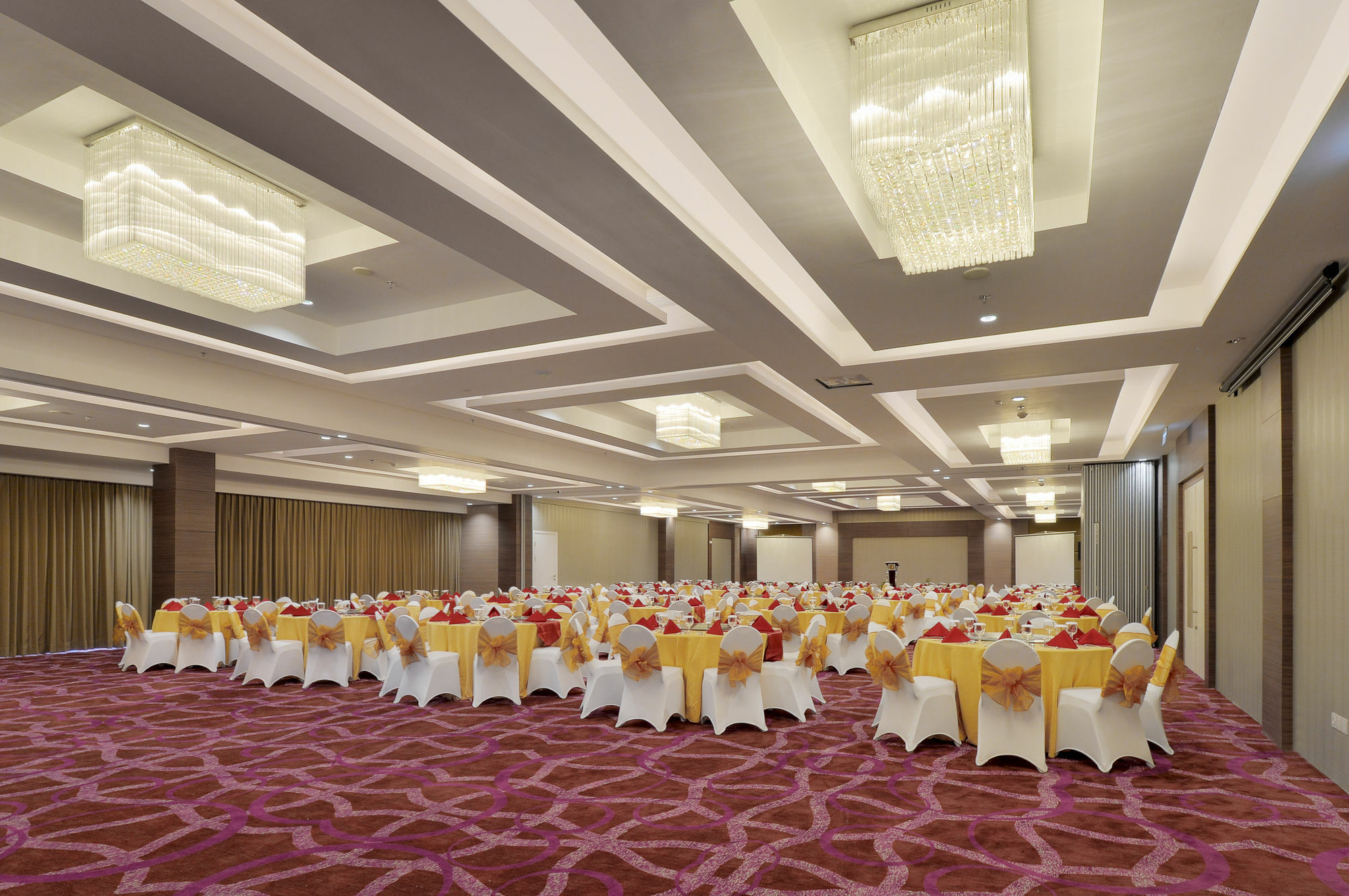Platinum Adisucipto Hotel & Conference Center Kalasan Zewnętrze zdjęcie